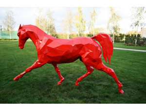 Лошадь полигональная скульптура